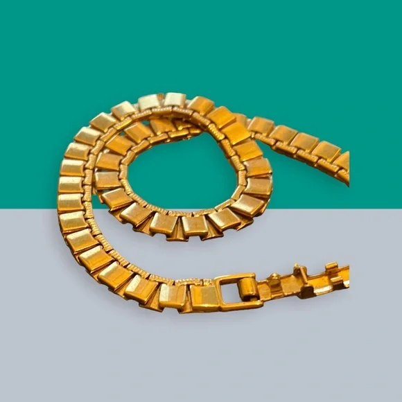 Monet vintage gold tone link bracelet - Picture 2 of 5